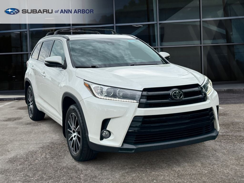 2018 Toyota Highlander SE in Blizzard Pearl — front three-quarter view